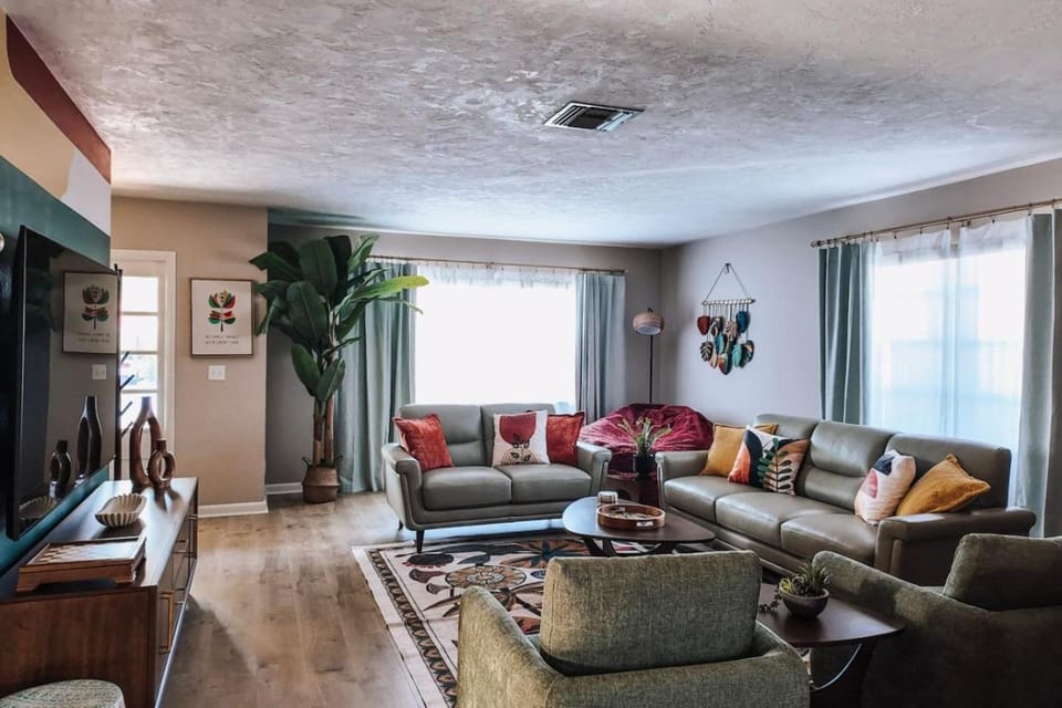 The Boheme Breeze Retreat - a tropical boho escape Apartment in Lantana