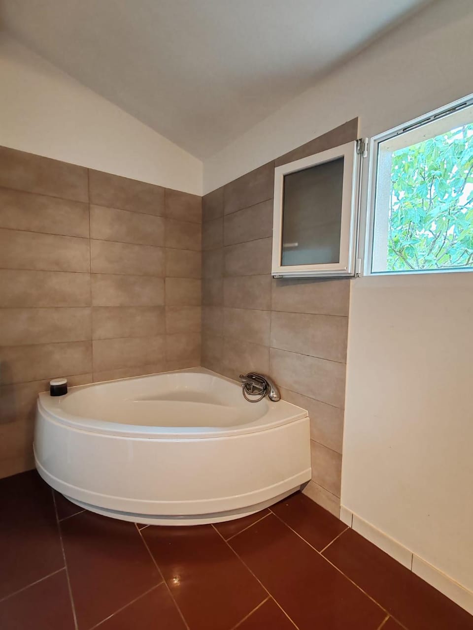 MAISON LUMINEUSE AVEC PISCINE, TROIS CHAMBRES, Sud ARDECHE House in Les Vans