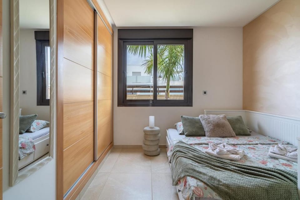 Bed, Photo of the whole room, Bedroom, towels, wardrobe