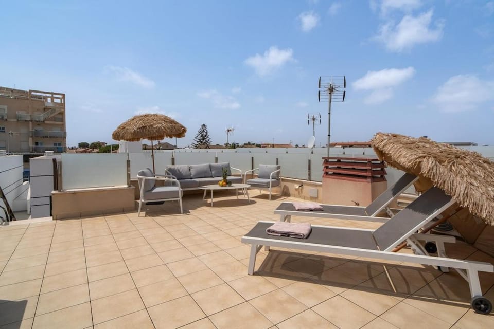 Balcony/Terrace, sunbed