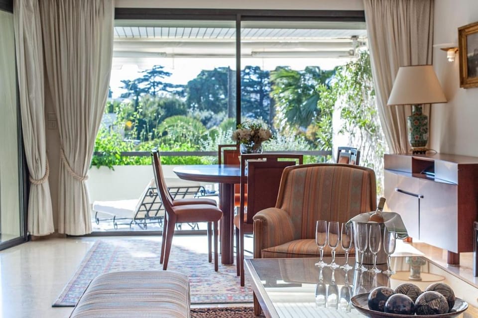 Appt standing Parking privé- Piscine 10 min croisette Apartment in Cannes