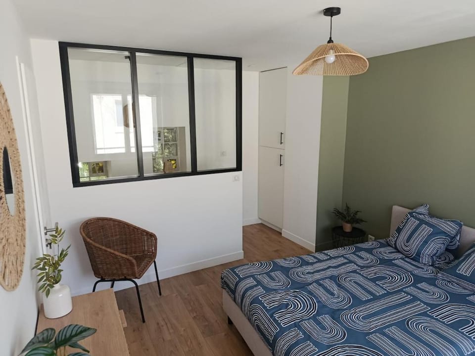 Bed, Photo of the whole room