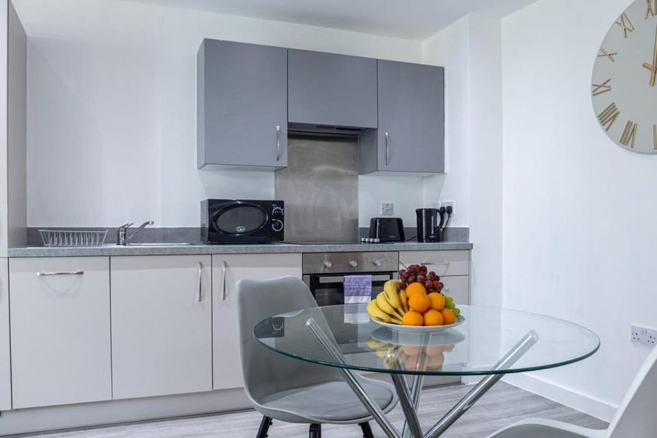 Central Manchester, Salford, Balcony & Easy Access Apartment in Salford
