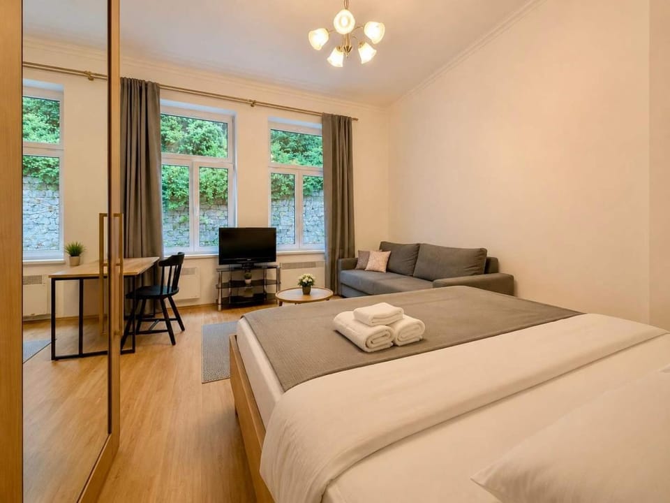 Living room, Seating area, Bedroom, towels
