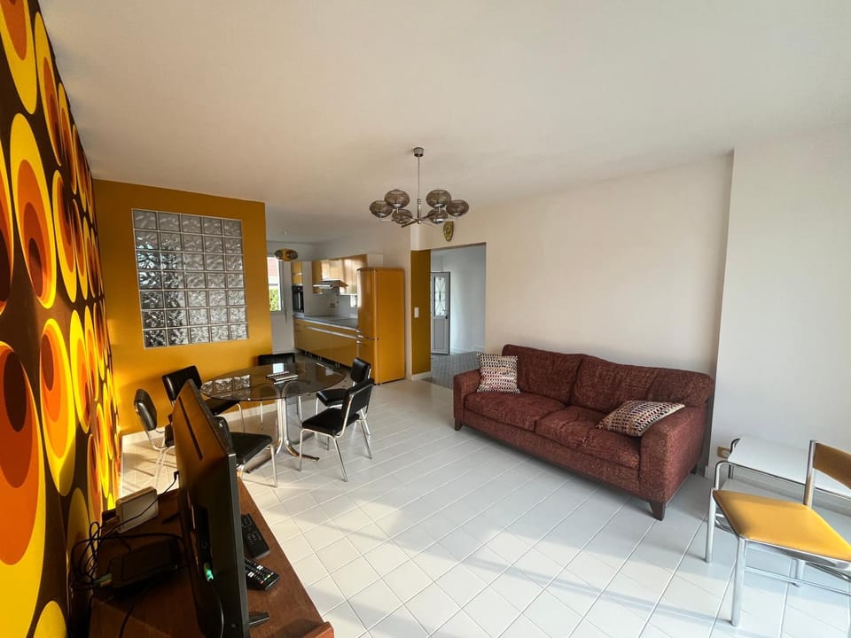 Living room, Seating area, Dining area