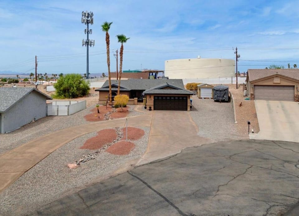 Rango Desert Retreat with Private Pool House in Lake Havasu City