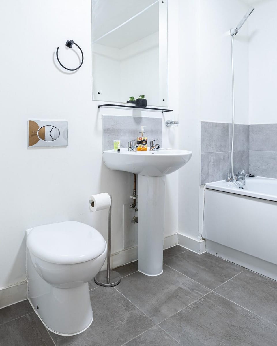 Manchester Central,Salford,Riverside,Balcony Apartment in Salford