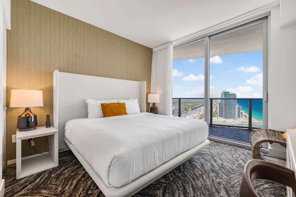 Bed, View (from property/room), Balcony/Terrace, Bedroom, Sea view