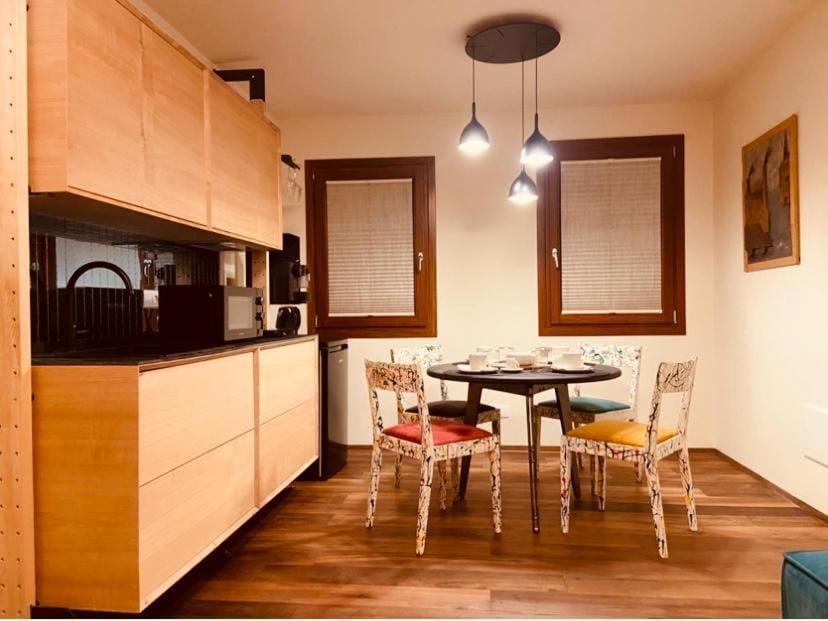 Living room, Dining area, minibar, oven, pet friendly, stove
