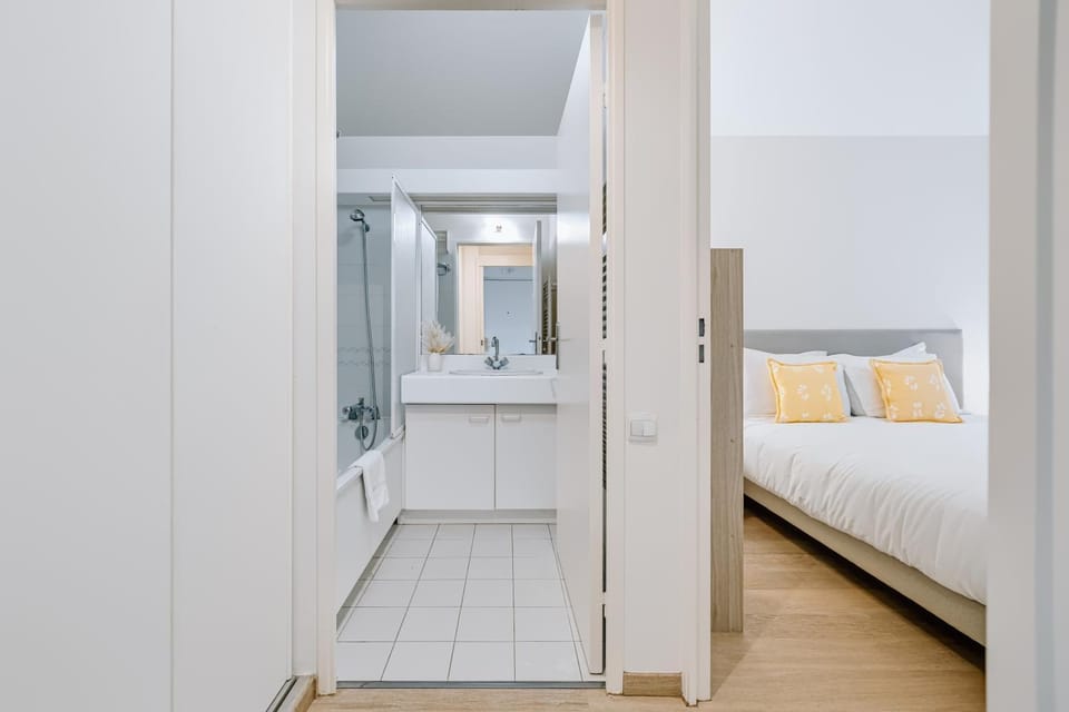 Bed, Bathroom, Photo of the whole room, Bedroom, towels, wardrobe