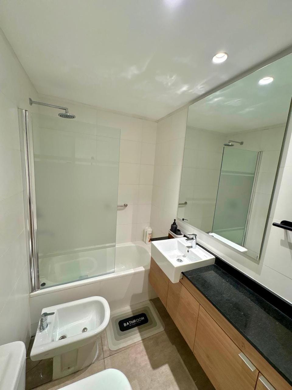 Shower, Toilet, Bathroom, Bath, towels