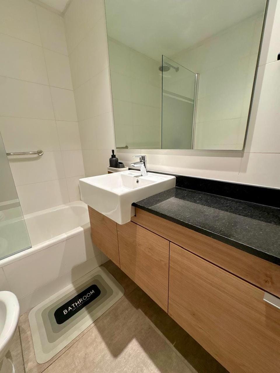 Shower, Toilet, Bathroom, Bath, towels