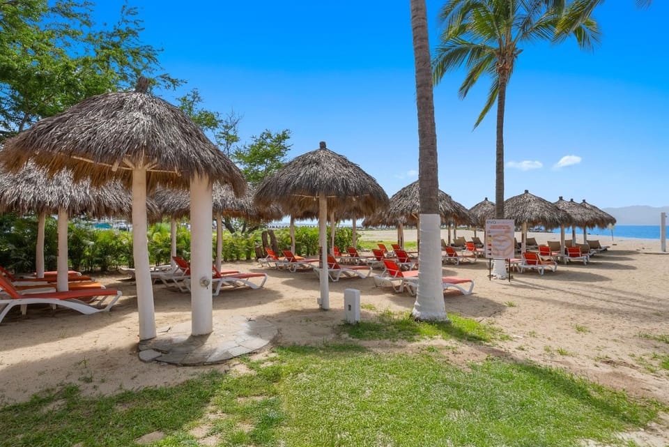 New Home 2BR near ocean, pool, gym, WiFi Apartment in La Cruz de Huanacaxtle
