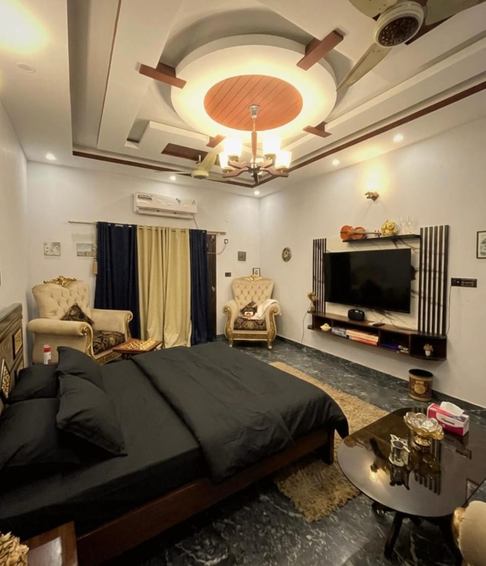 Jinnah Avenue Guest House - Airport Bed and Breakfast in Karachi