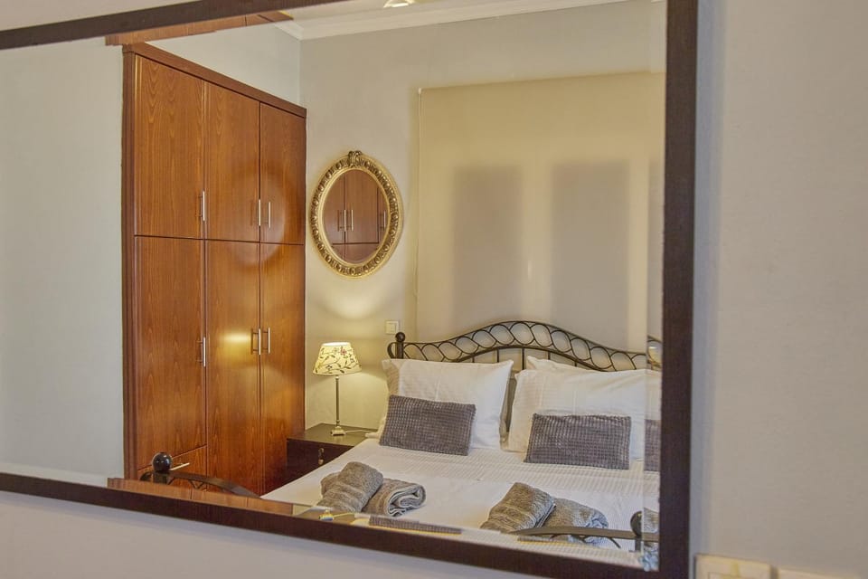 Bedroom, wardrobe