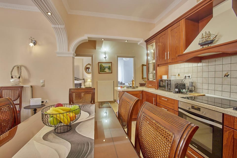 Dining area, kitchen