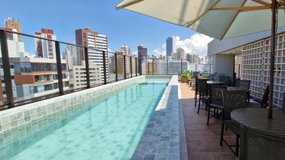 View (from property/room), Balcony/Terrace, City view, Swimming pool, sunbed