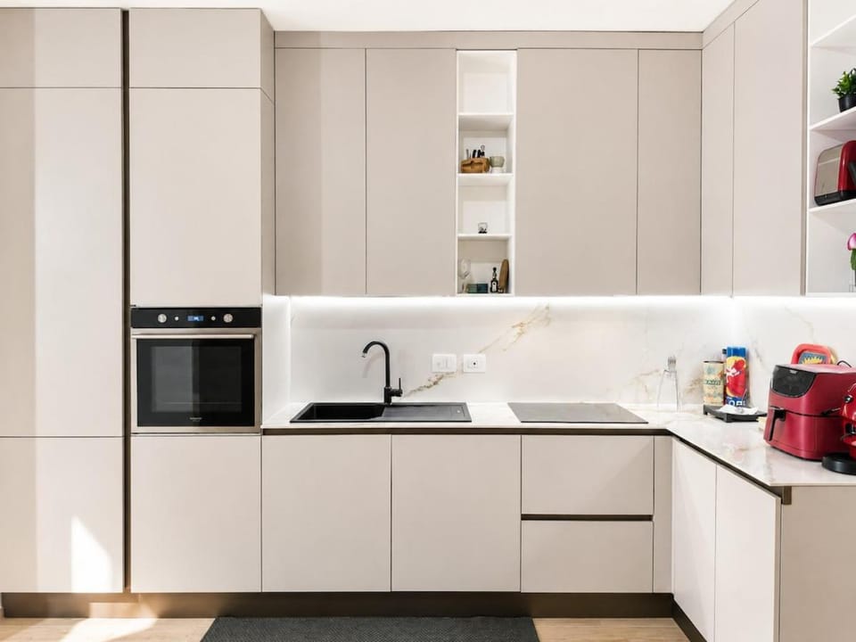 Coffee/tea facilities, Kitchen or kitchenette, dishwasher, stove, toaster