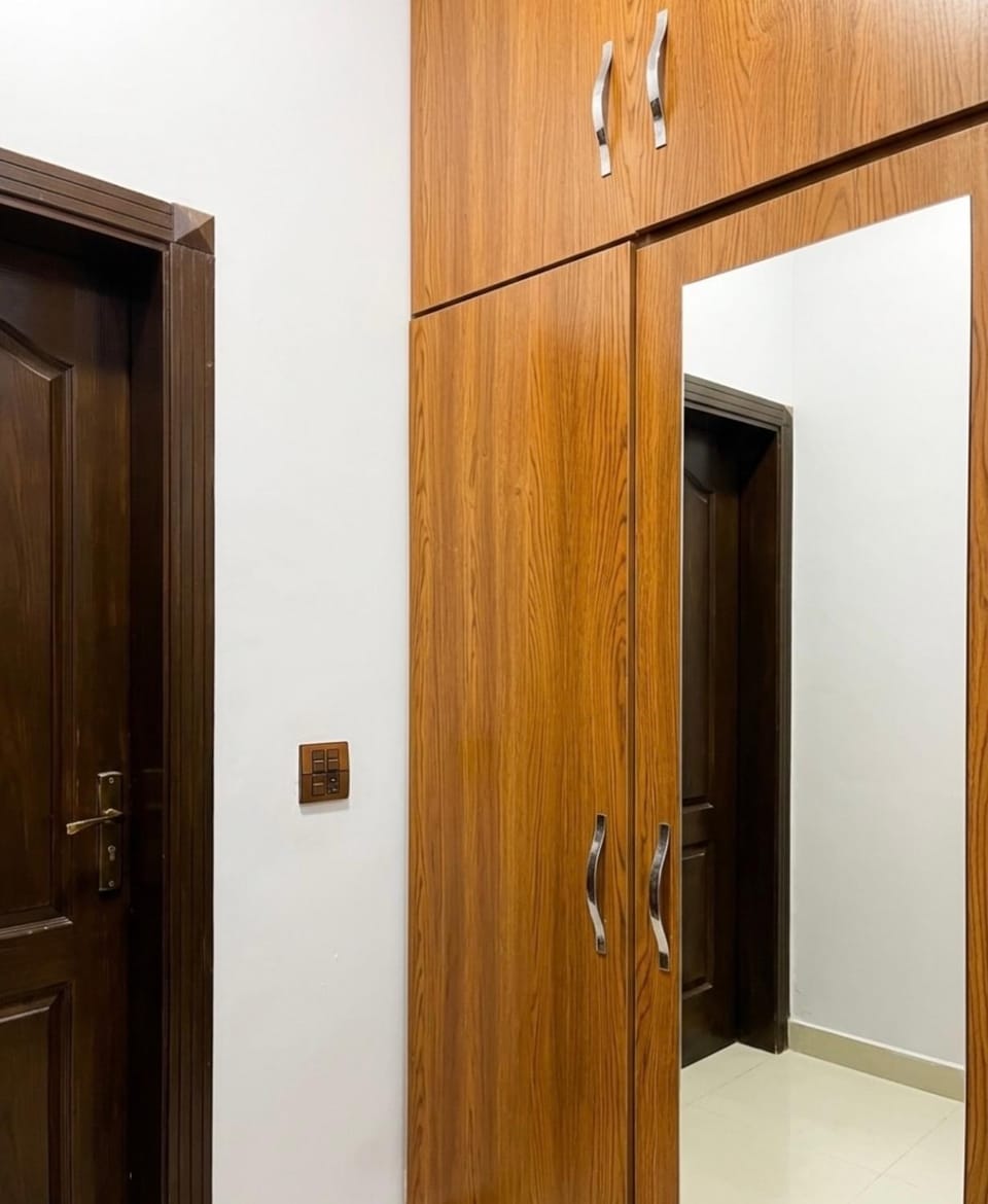 Jinnah Avenue Guest House - Airport Bed and Breakfast in Karachi