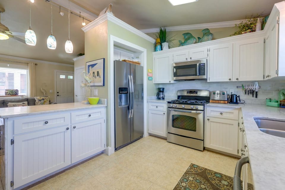 Flip-Flop to Beach & Flagler Ave! Breezy Getaway House in New Smyrna Beach