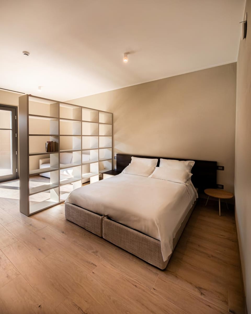 Photo of the whole room, Bedroom
