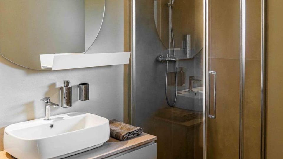 Shower, Bathroom