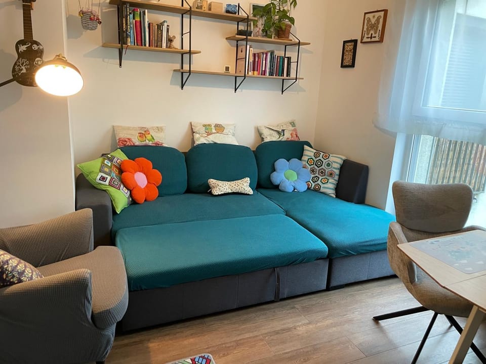 Bed, Living room