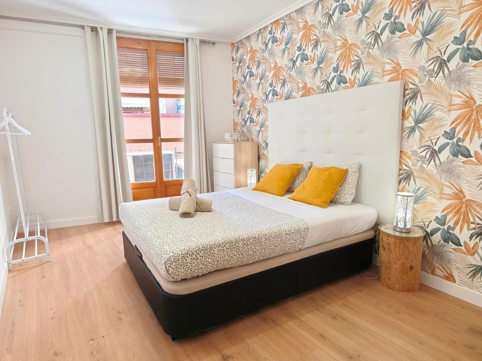 Bed, Photo of the whole room, Bedroom