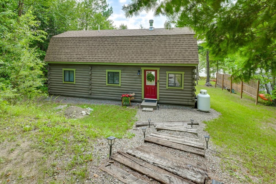 Paddle, Fish & Stargaze: Peaceful Lincoln Escape House in Lincoln