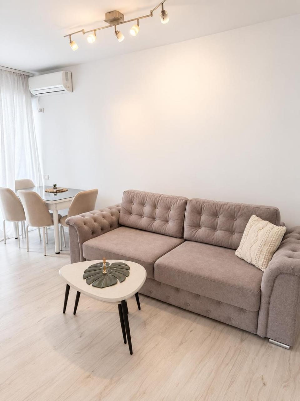MYONNA Style AIRPORT 1 Otopeni Free PARKING Apartment in Romania