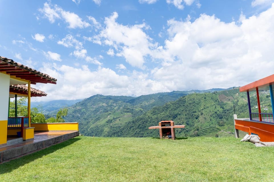 Finca Leonora Coffee Farm Stay in Manizales