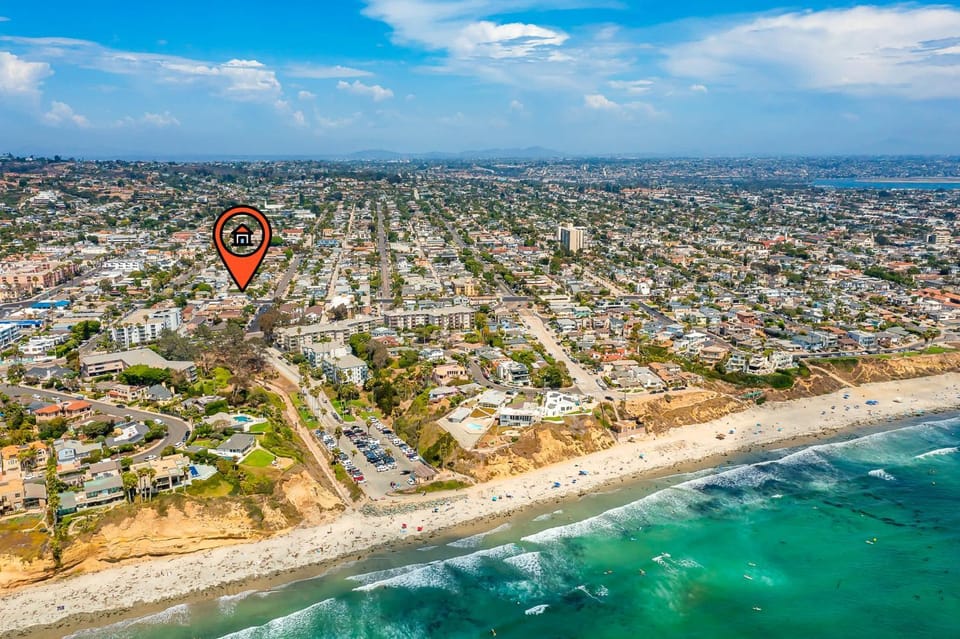 The Tourmaline Beach House - Walk to Surf & Sand House in Pacific Beach