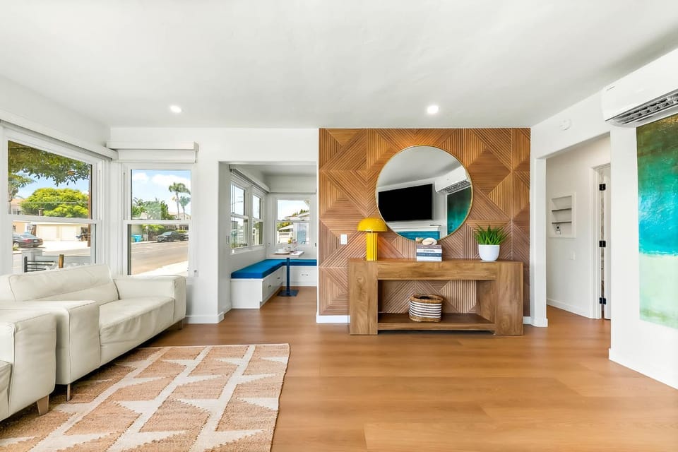 The Tourmaline Beach House - Walk to Surf & Sand House in Pacific Beach