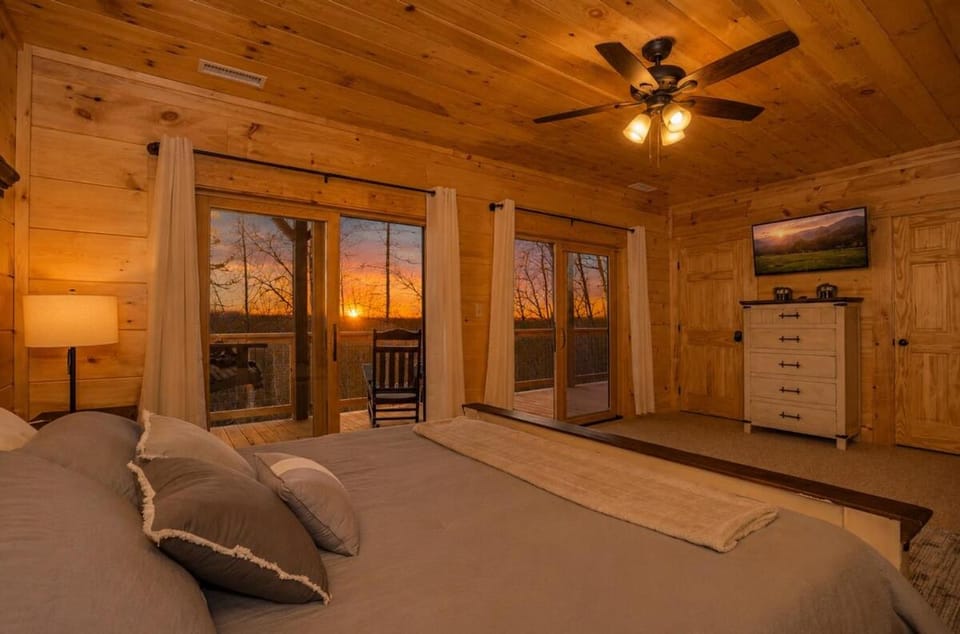 Tranquil Treat Smoky Mountain Getaway Apartment in Gatlinburg