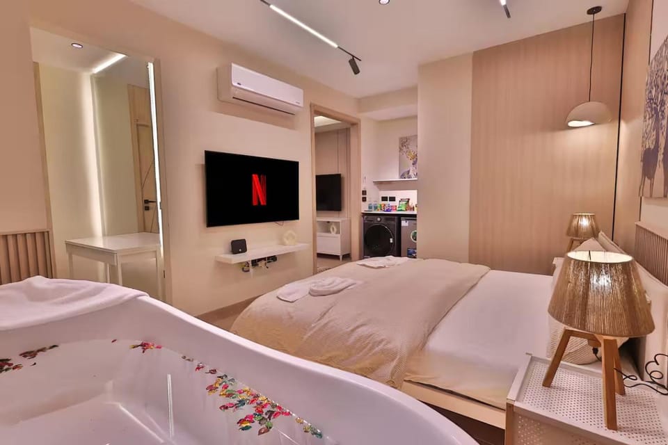 Luxury Studio with Jacuzzi near City Stars Apartment in Cairo Governorate