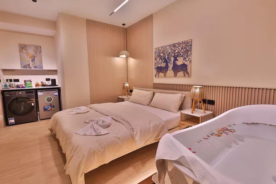 Luxury Studio with Jacuzzi near City Stars Apartment in Cairo Governorate