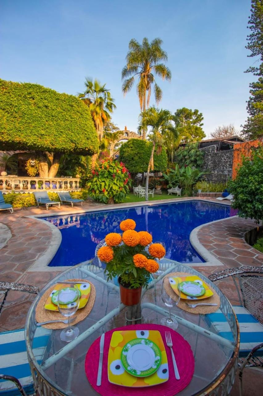 Dining area, Swimming pool, Swimming pool