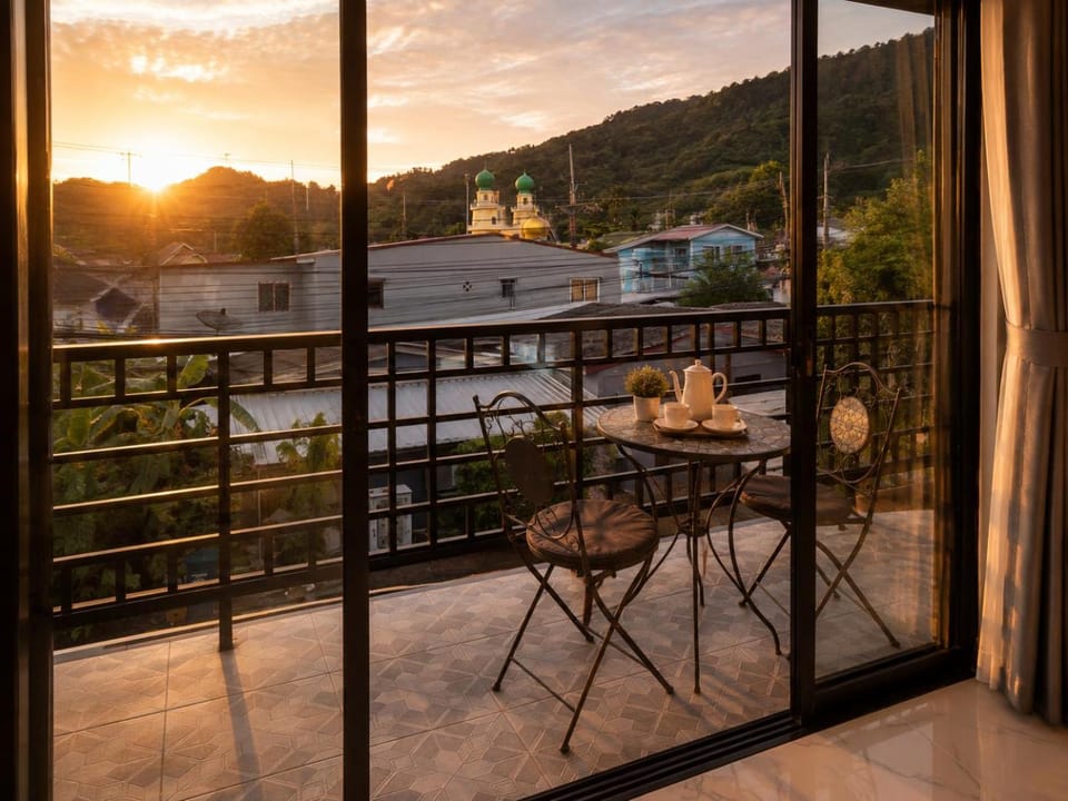 Patio, Day, Natural landscape, View (from property/room), Balcony/Terrace, Dining area, Mountain view, Sunrise, Sunset