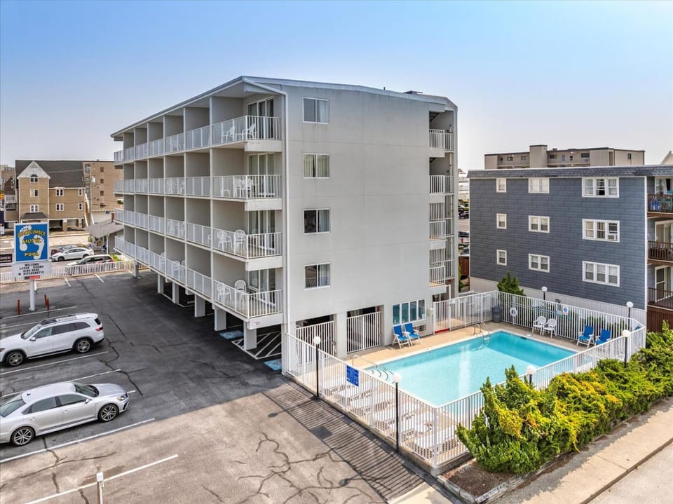 Property building, Swimming pool
