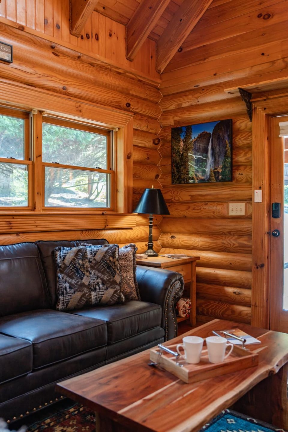 Cascades Retreat 2bd 2bth with powder room Hot tub Apartment in Sevier County