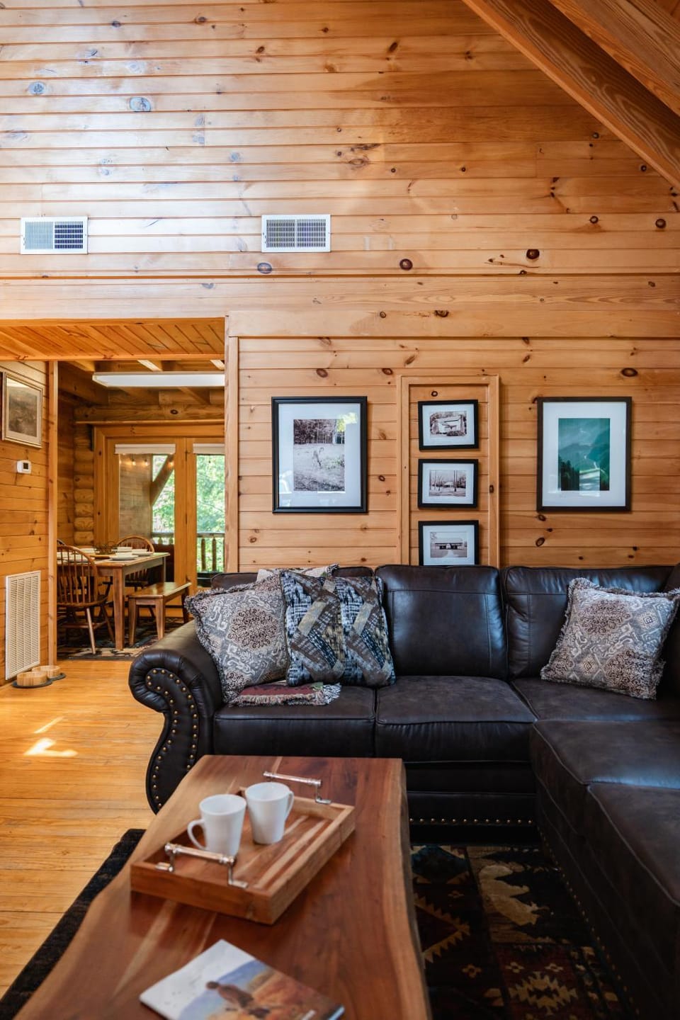Cascades Retreat 2bd 2bth with powder room Hot tub Apartment in Sevier County