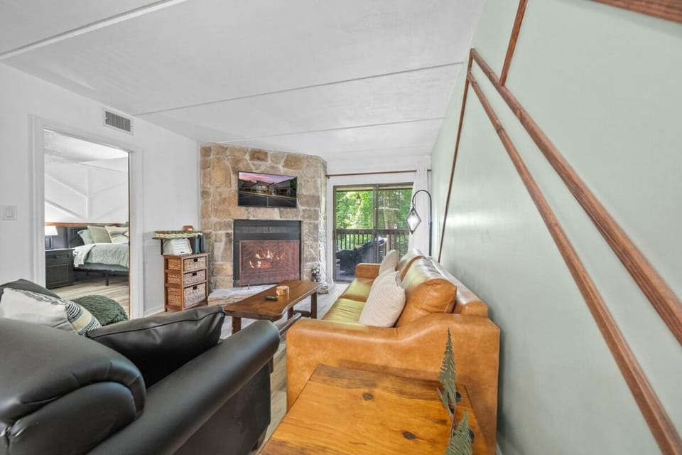 CozyBearLookout 2bd 2bth 3 pools Apartment in Gatlinburg