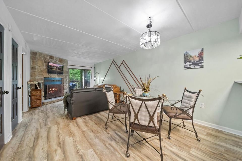 CozyBearLookout 2bd 2bth 3 pools Apartment in Gatlinburg