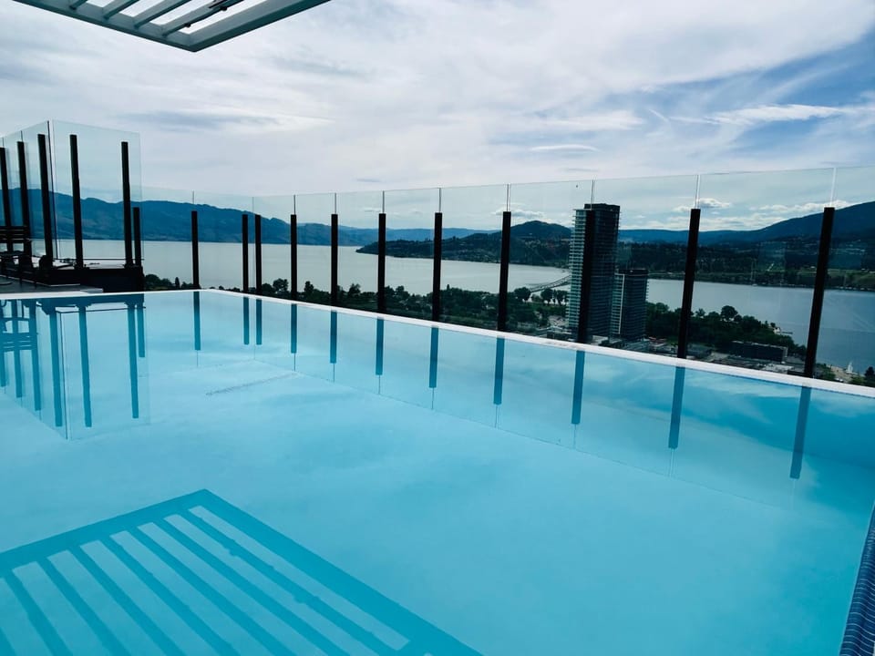 Rooftop Infinite Pool Iconic Lakeview Downtown Signature 2-Bedroom Loft Apartment in Kelowna