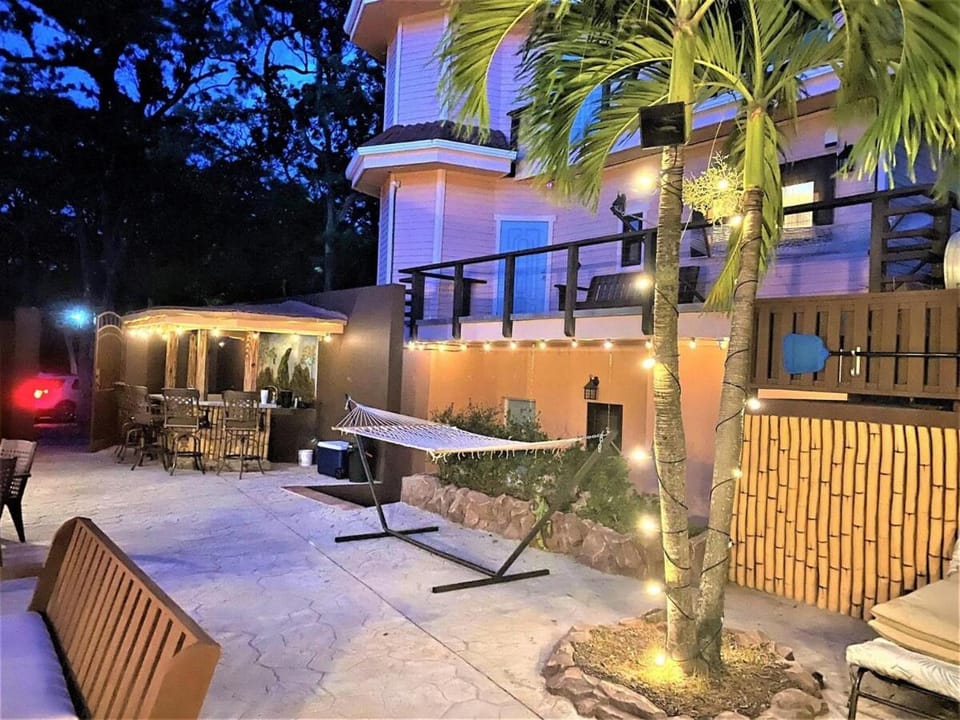 Luxury West Bay Villa Pool & Ocean Views Villa in West Bay