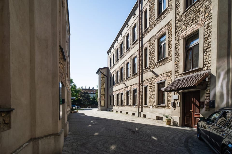Patio, Parking