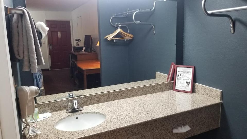OSU 2 Queen Beds Hotel Room Wi-Fi 222 Apartment in Stillwater