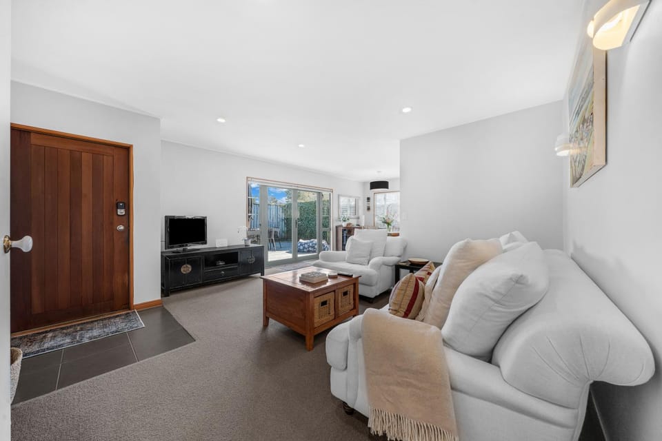 Sunny Jutland Road House House in Auckland