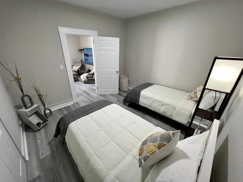 Lovely Home Near Calle 8 and Brickell Apartment in Coral Gables