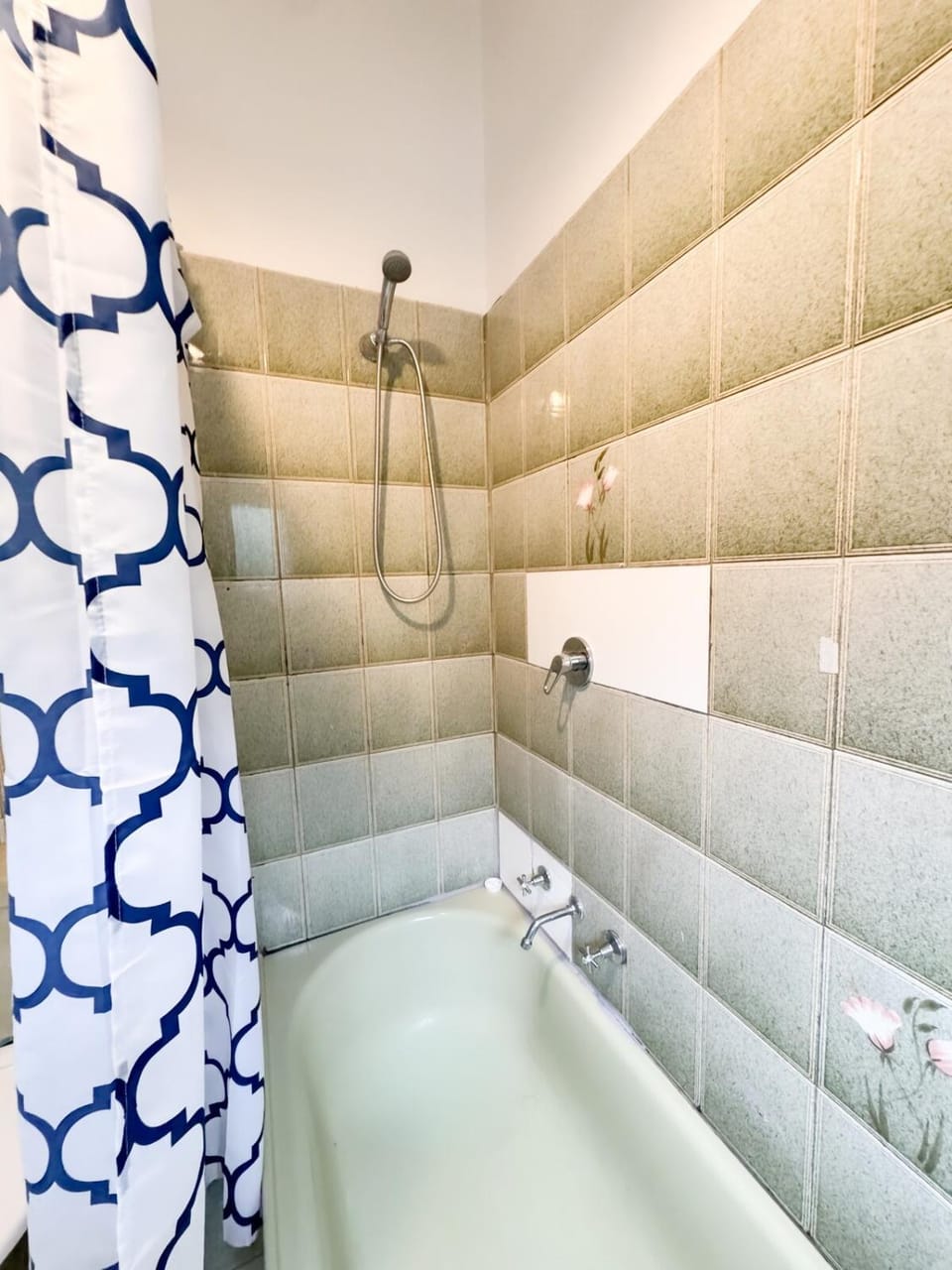 Charming Old Bungalow House with 14 Beds House in Adelaide